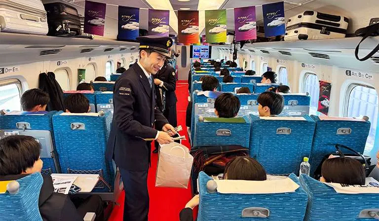 In-Transit Seminar to the Event Venue