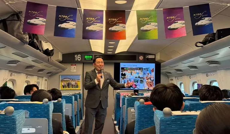 In-Transit Seminar to the Event Venue