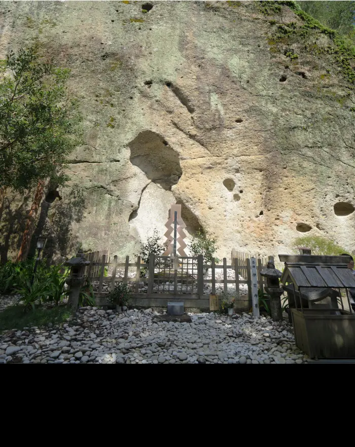 Hana-no-Iwaya Shrine