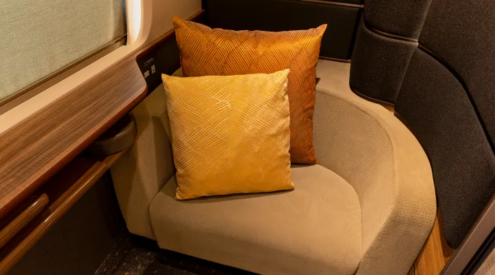 Sofa (Car No. 7 only)